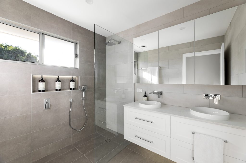 White vanity and mirrored units in a bathroom